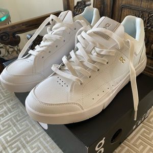 On Running The Roger Centre Court Shoes in White | Gum Women's Size 8.5.